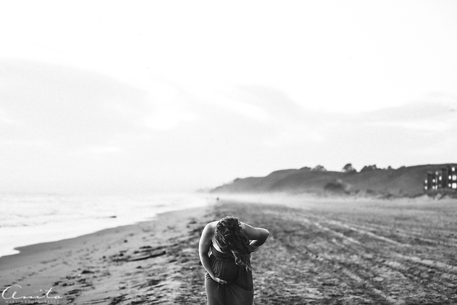 San Francisco beach maternity photo session 