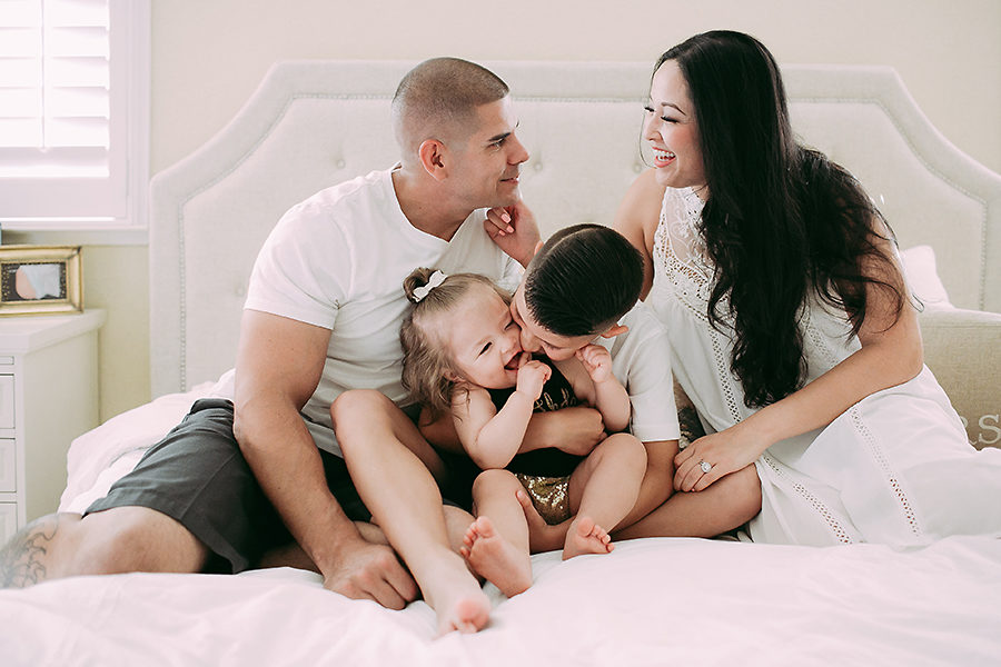 Sacramento Family Photographer Cozy in home family photography